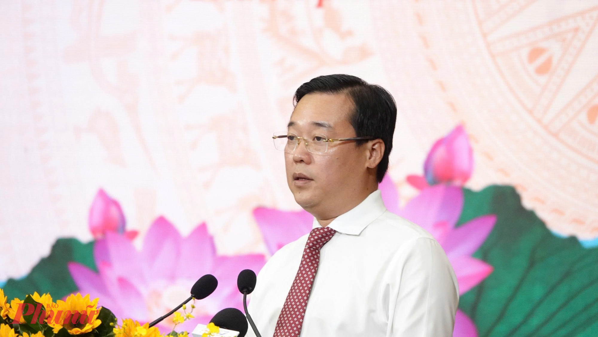 Phó bí thư thường trực Thành ủy TPHCM Lê Quốc Phong phát biểu tại hội nghị - Ảnh: Thanh Tâm