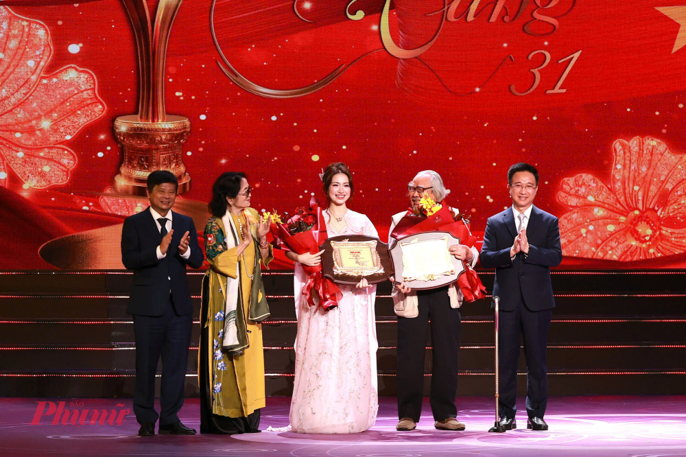 Hoà Minzy thắng lớn tại Lễ trao giải Mai Vàng