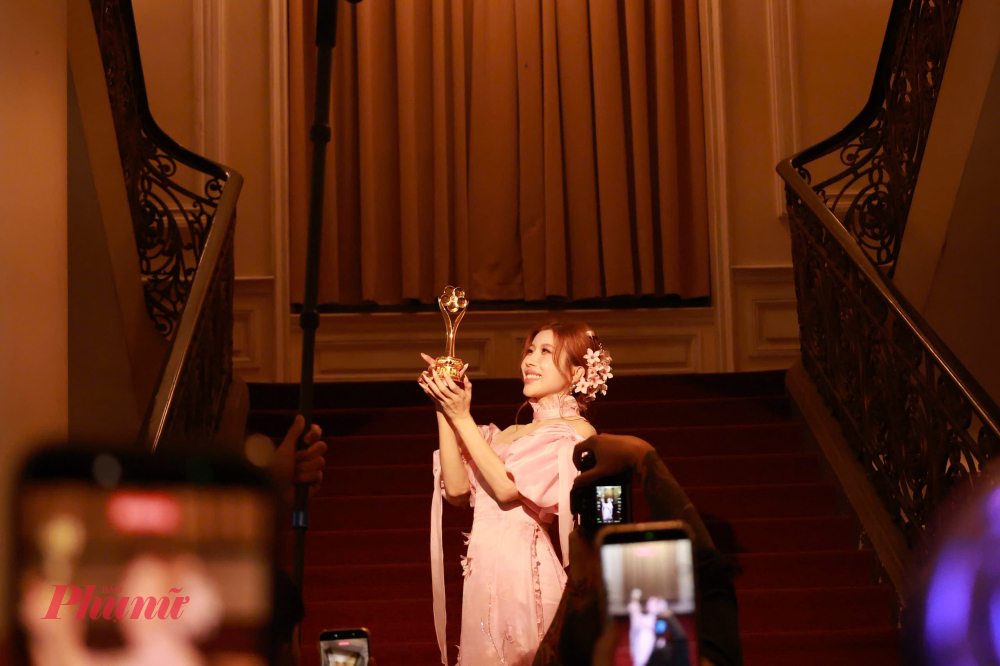 Trang Pháp vô cùng trân trọng giải thưởng 