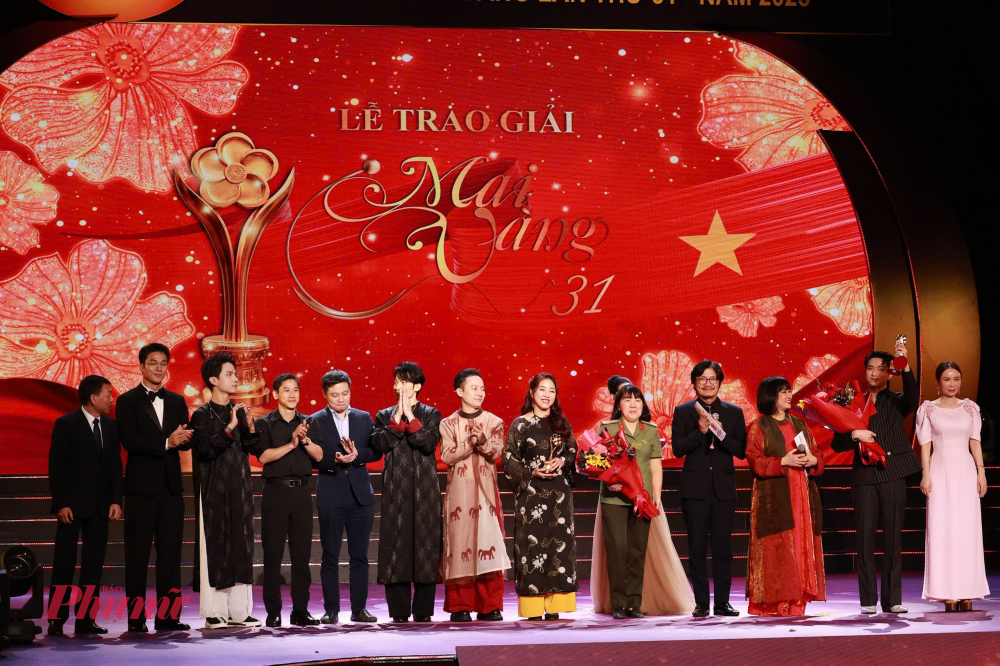 Ở lĩnh vực truyền hình và nền tảng số, chương trình “Chiến sĩ quả cảm” của VTV3 giành giải Chương trình truyền hình – nền tảng số được yêu thích nhất. 