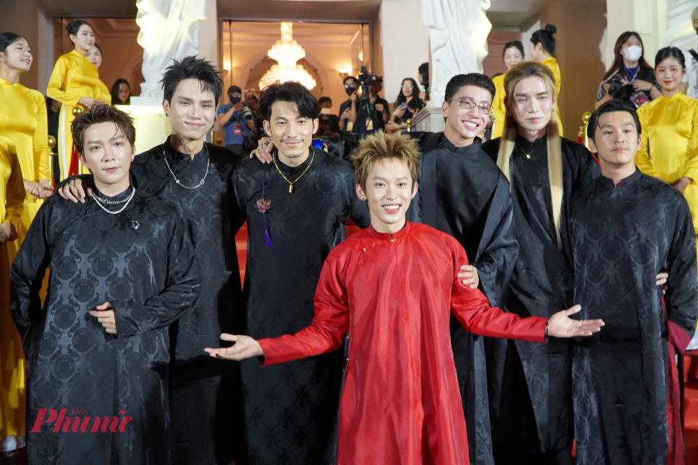 Các anh tài nhà Chín Muồi