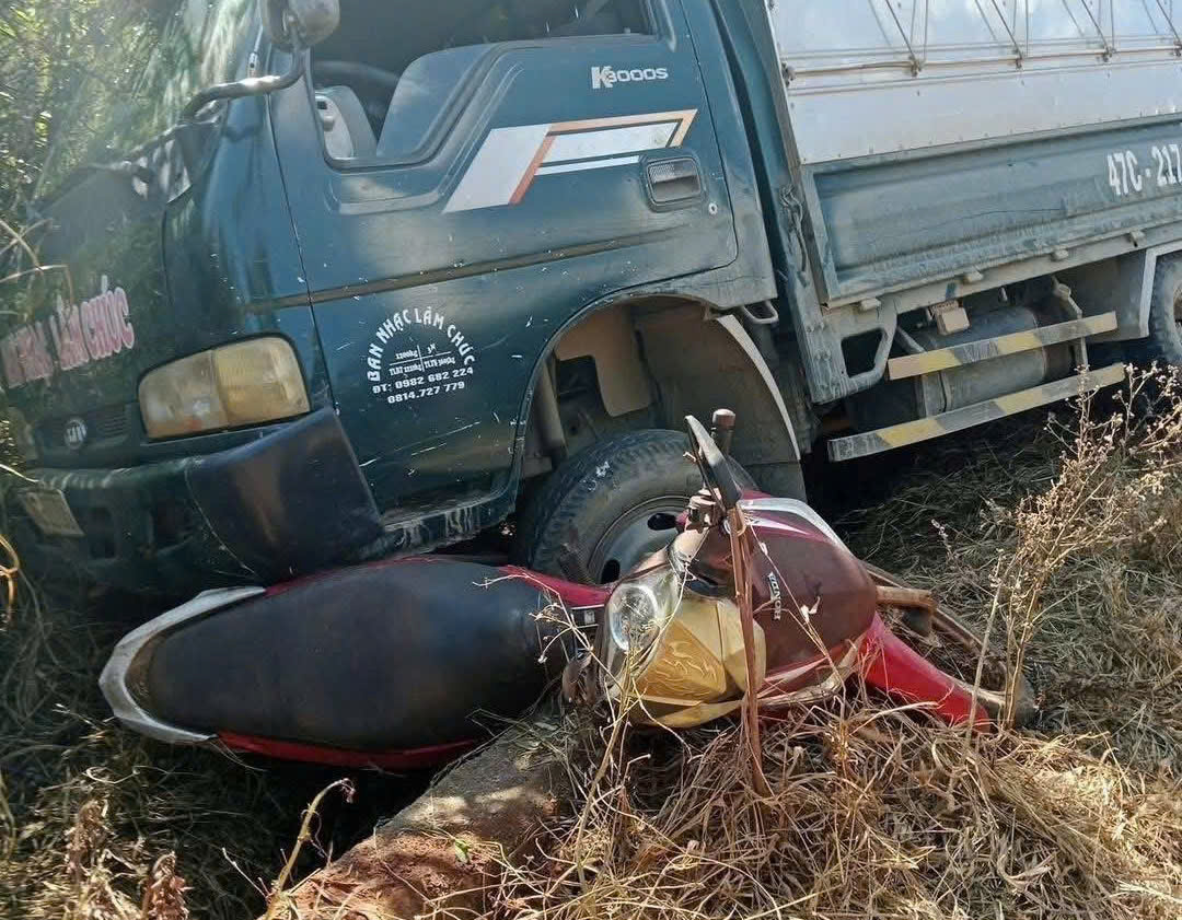 Hiện trường vụ tai nạn - ảnh: T.H.