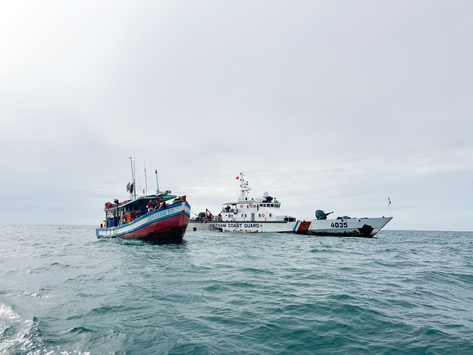 Năm 2025, Bộ Tư lệnh Vùng Cảnh sát biển 4 làm tốt nhiệm vụ trên biển - Ảnh BTL Vùng Cảnh sát biển 4 cung cấp