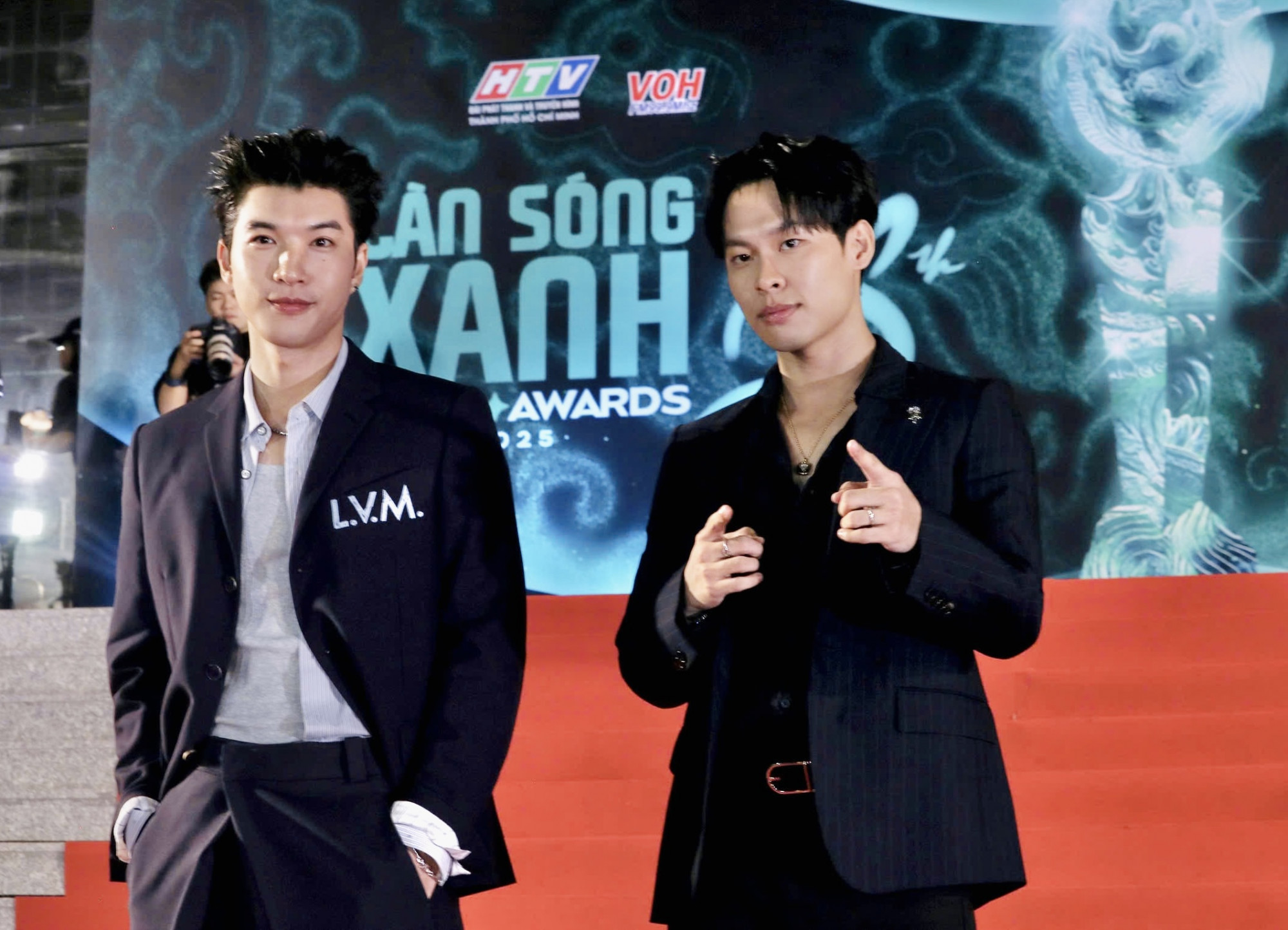 Anh trai HIEUTHUHAI đi cùng anh trai HURRYKNG. Đây là 2 gương mặt nổi bật của Anh trai say hi mùa đầu tiên.