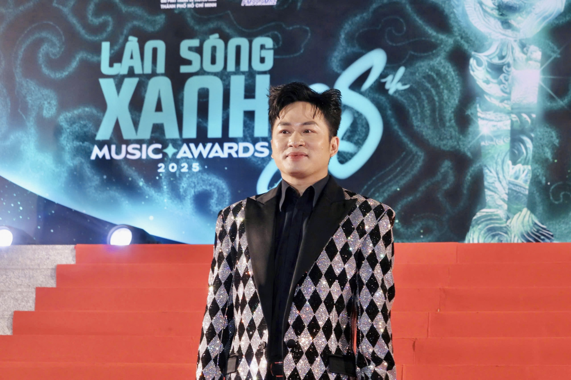 Ca sĩ Tùng Dương là một trong những gương mặt kỳ cựu hiếm hoi có mặt trong các đề cử tại giải thưởng lần này, bên cạnh rất nhiều hậu bối. Thời gian qua, anh được yêu thích với bài hát Tái sinh.