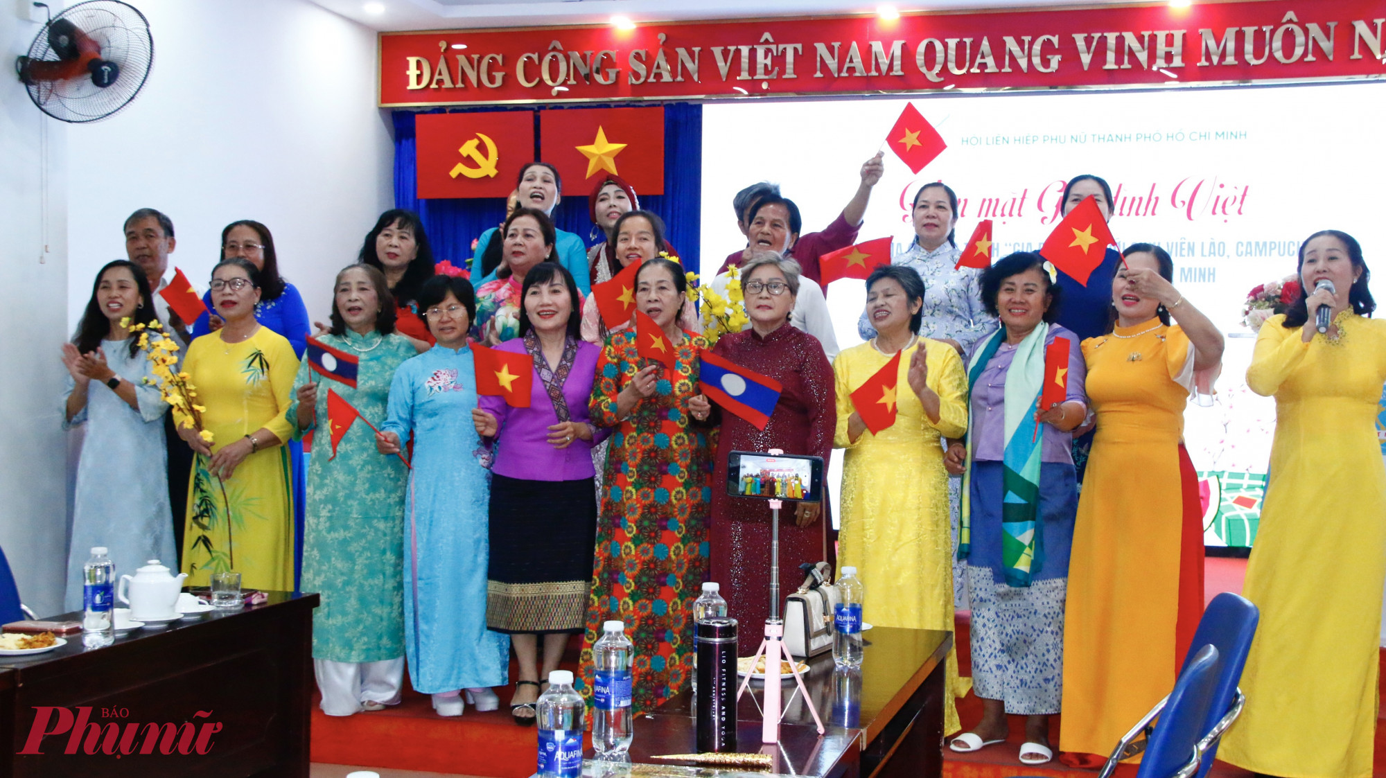 Các gia đình cùng giao lưu văn nghệu