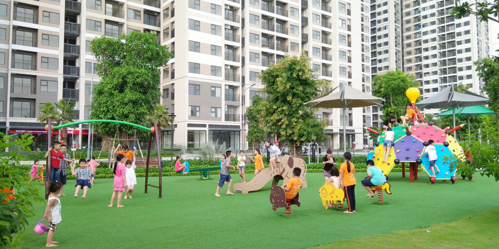 Hãy để mỗi lần con trẻ ngã xuống là một lần chúng học được cách đứng lên bằng cái nắm tay từ người bạn mới