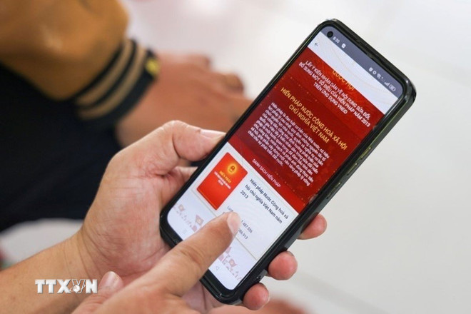 Nhiều chính sách kinh tế liên quan vàng, chứng khoán có hiệu lực từ tháng 2/2026 Giao diện màn hình đóng góp ý kiến sửa đổi Hiến pháp trên ứng dụng VneID. (Ảnh: TTXVN phát)