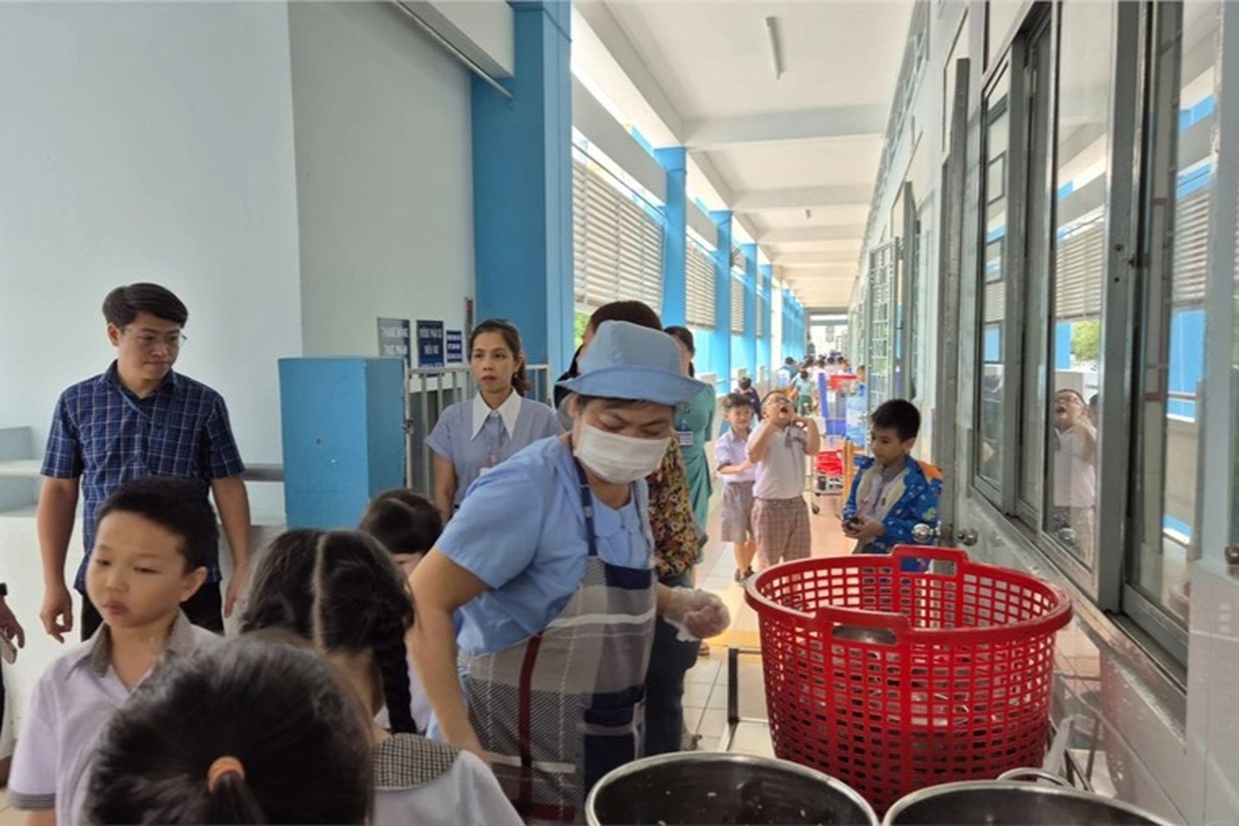 Học sinh Trường Tiểu học Lê Lai kết thúc bữa ăn bán trú trưa 29/1 (Ảnh: Website nhà trường).