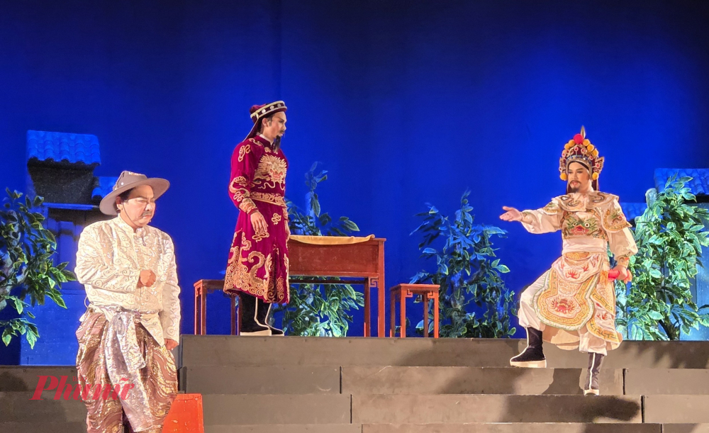 Vở hát bội Hiền thần giới thiệu một lớp