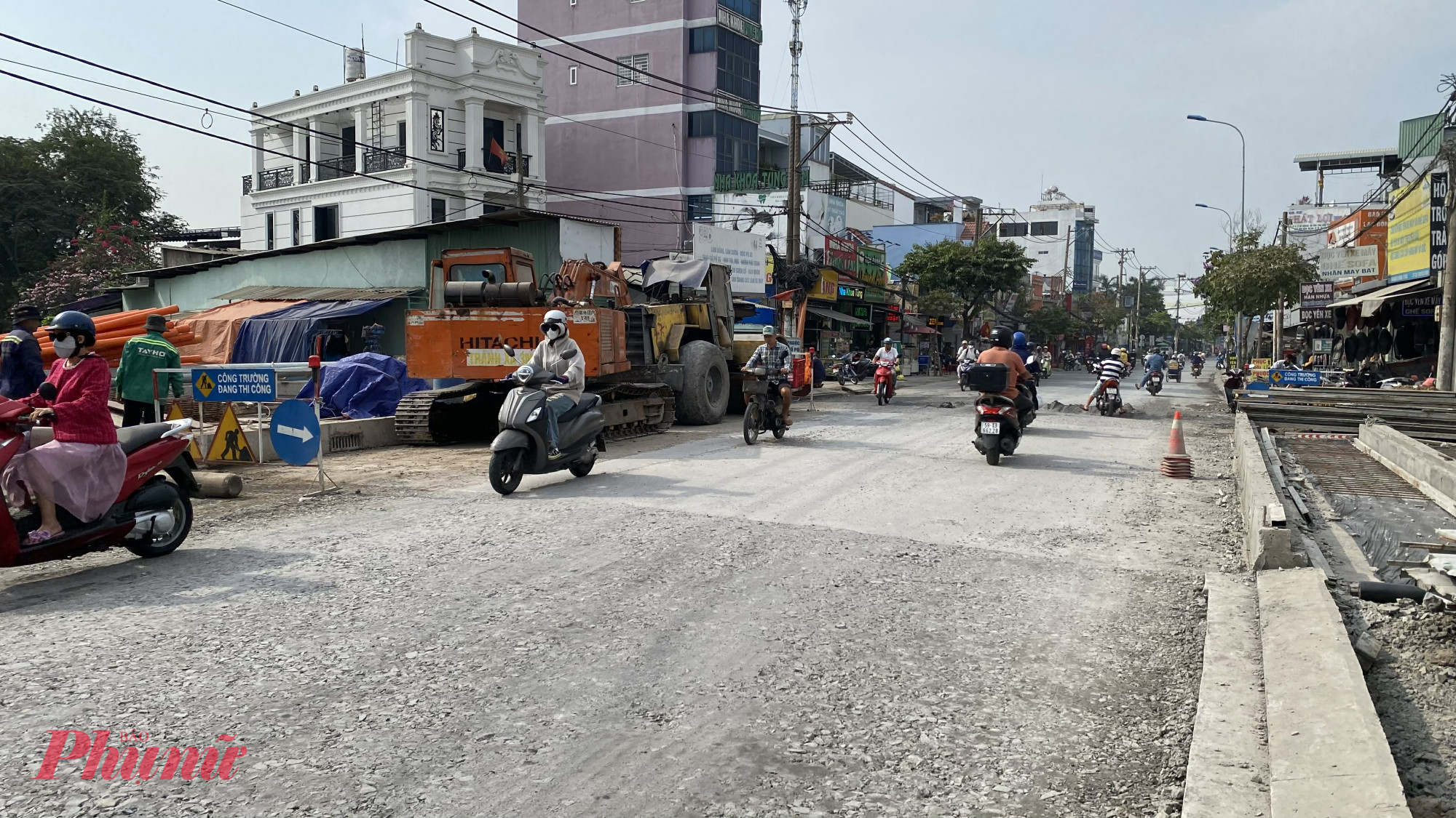 Mặt đường qua cầu đã rộng mở, xe lưu thông thuận tiện hơn trước - Ảnh: Nguyễn Văn