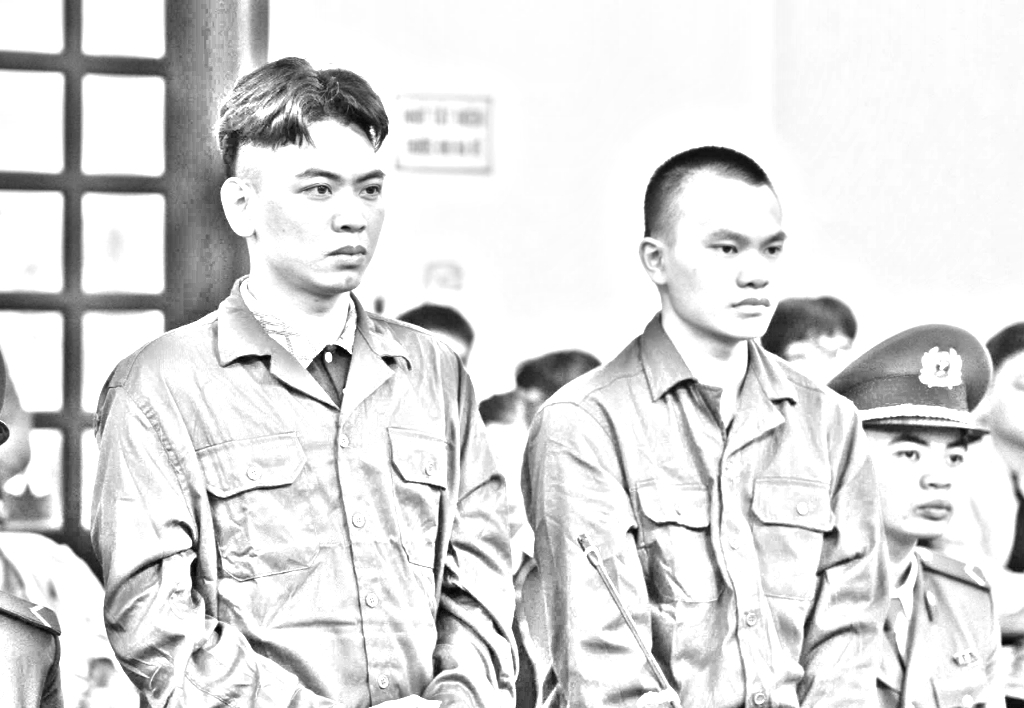 2 bị cáo tại tòa - Ảnh: N.A