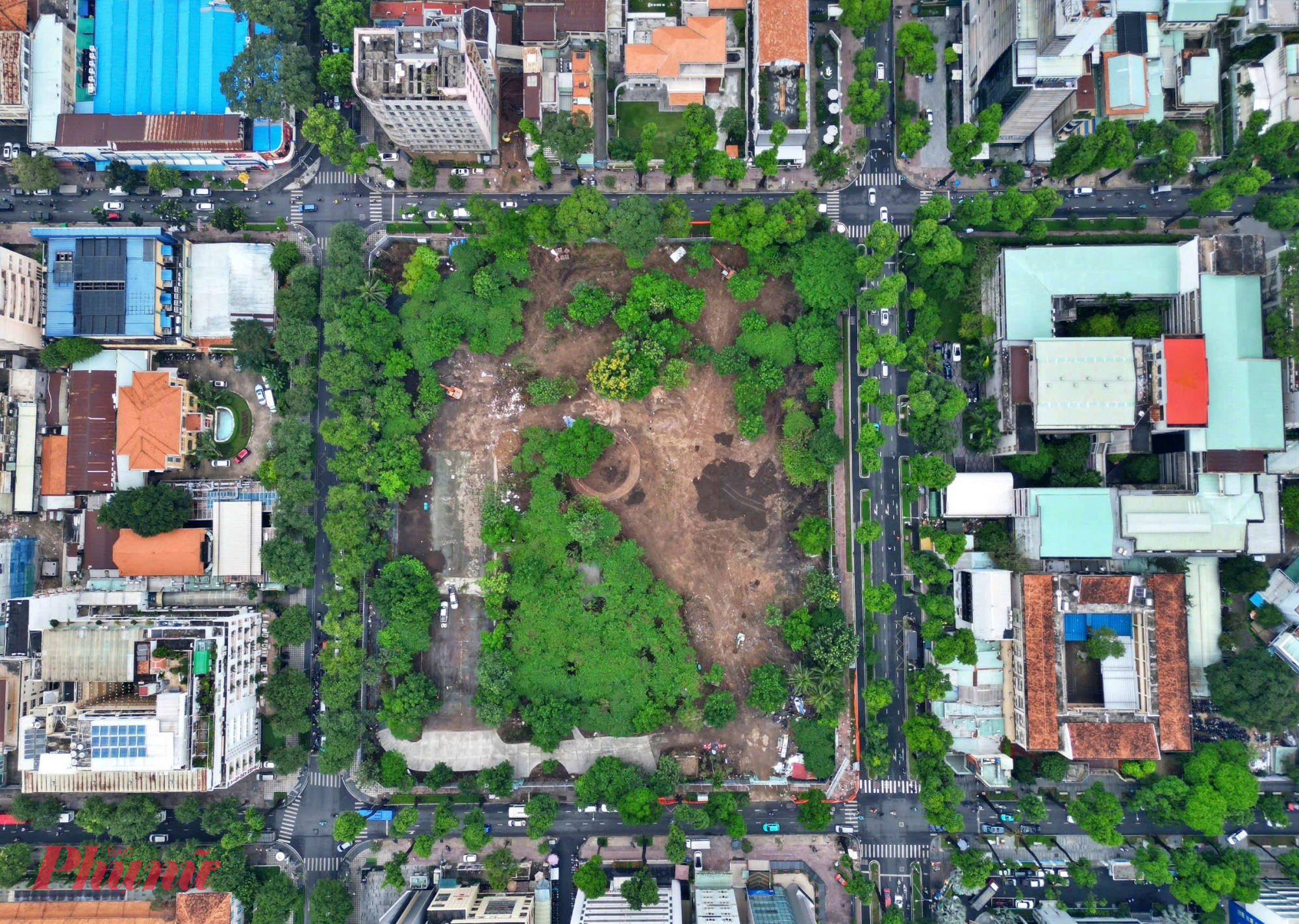 Khu đất Nhà thi đấu Phan Đình Phùng từng là khoảng trống lớn giữa trung tâm thành phố, có thời gian dài quây tôn, cỏ mọc um tùm