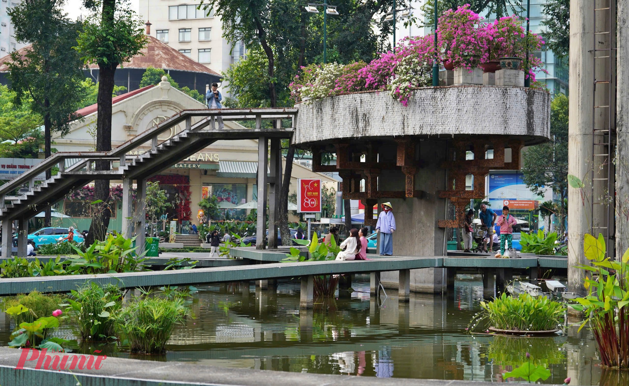 Hồ Con Rùa từ lâu là điểm hẹn quen thuộc của người dân và giới trẻ TPHCM