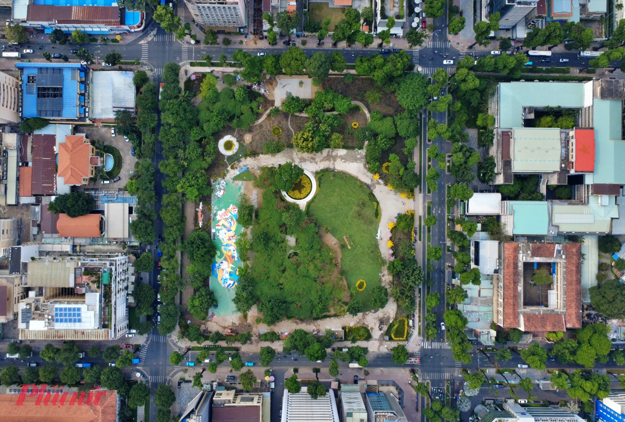 Giờ đây khu đất đã trở thành công viên xanh mát, vườn hoa tết thu hút nhiều khách đến check in