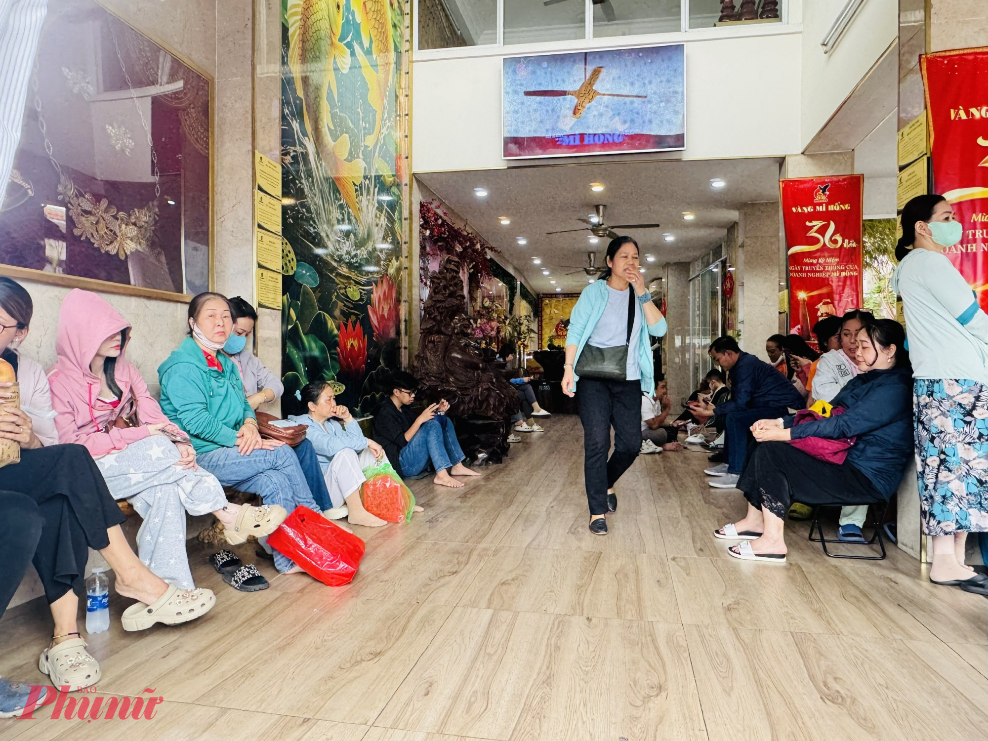 Tại tiệm vàng Mi Hồng trên đường Bùi Hữu Nghĩa, phường Gia Định, TPHCM, 