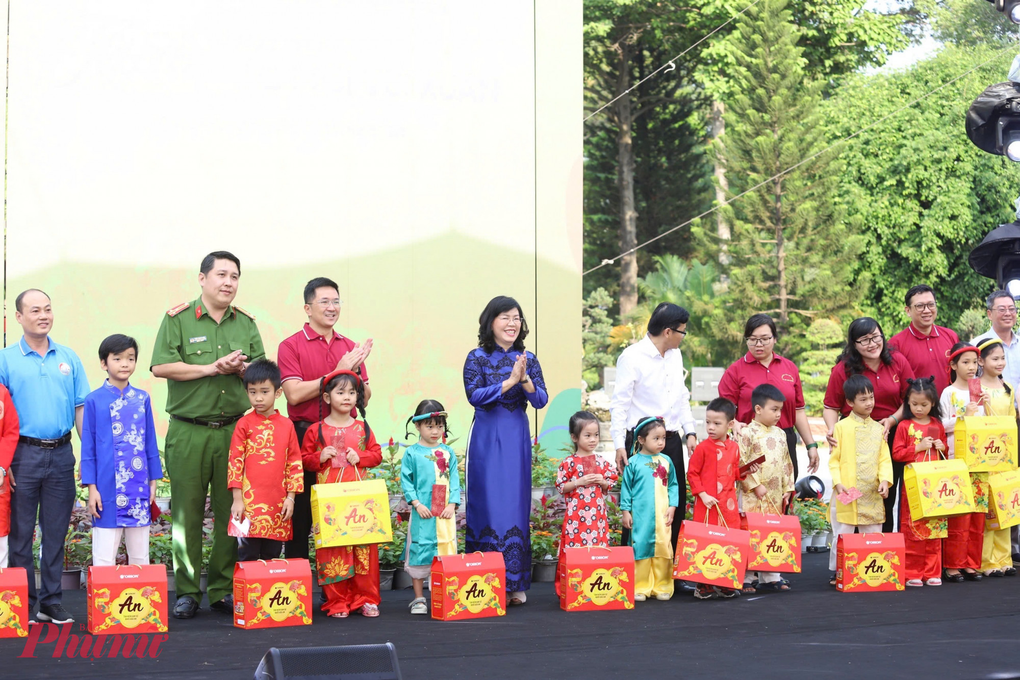 Chương trình Tết nghĩa tình - phường hạnh phúc tại phường Tân Sơn Hòa - Ảnh: Thanh Tâm