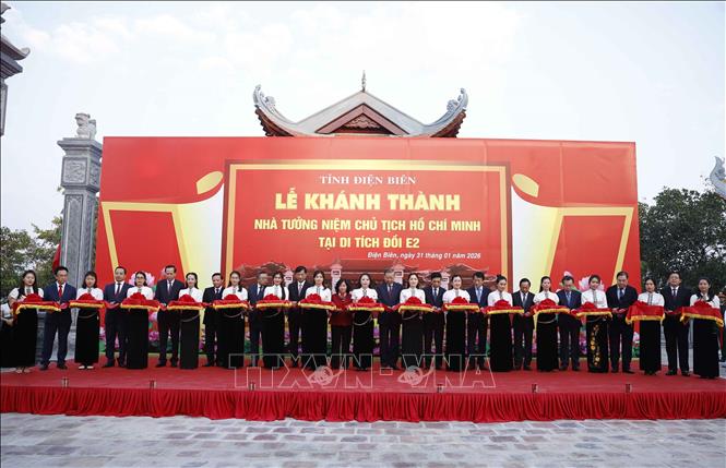 Tổng Bí thư Tô Lâm và đoàn công tác Trung ương dự Lễ Khánh thành Nhà tưởng niệm Chủ tịch Hồ Chí Minh tại di tích đồi E2 ở tỉnh Điện Biên. Ảnh: Thống Nhất/TTXVN