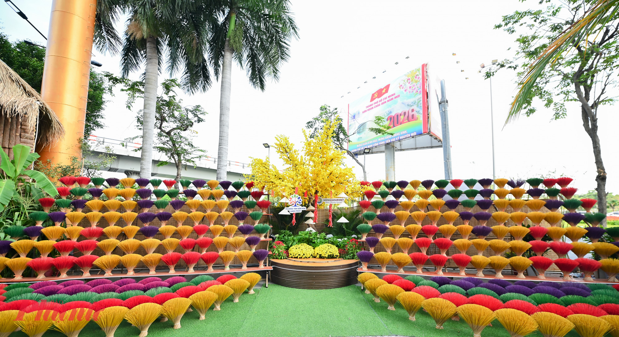 , Làng hương rực rỡ sắc màu của miền Trung và Bến thuyền Hồ Sen thanh khiết đặc trưng của vùng đất Nam Bộ