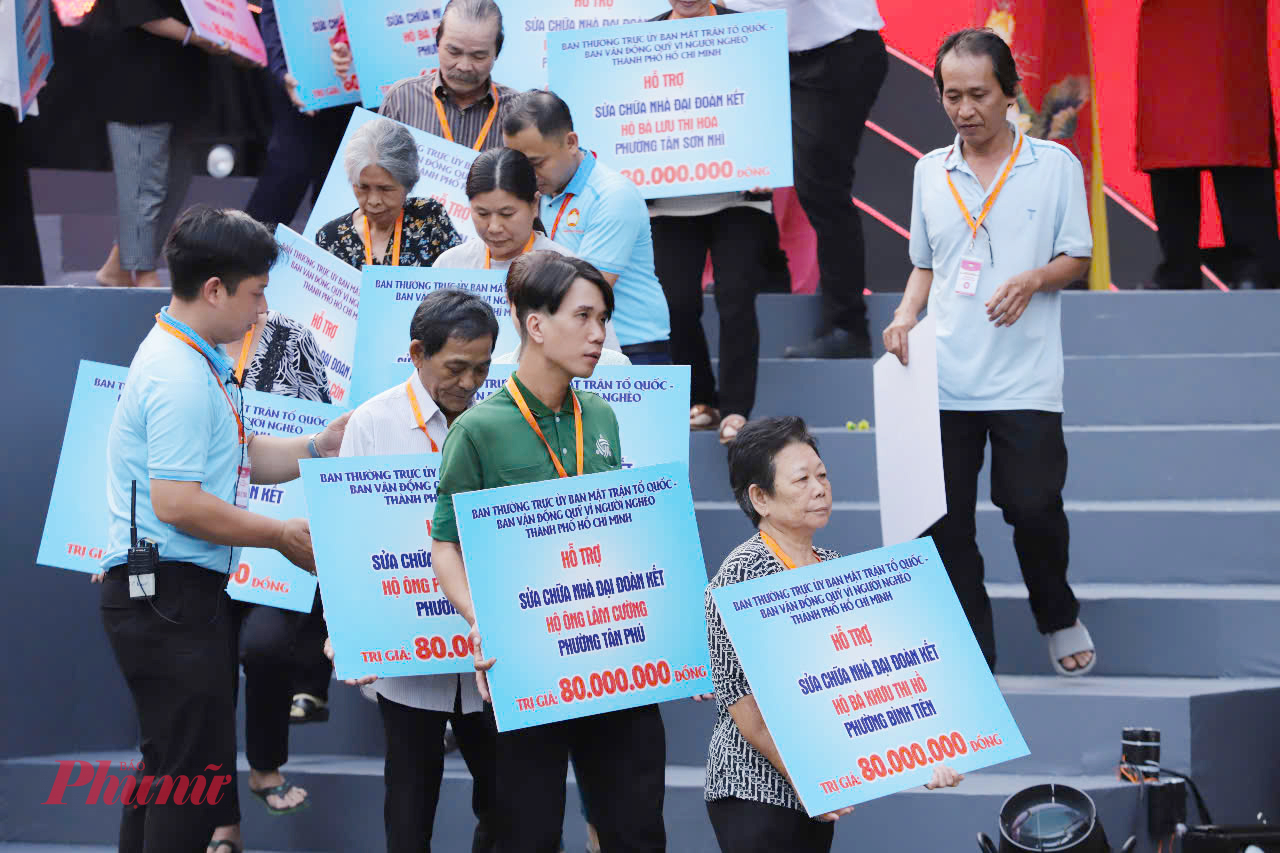 Được biết, Từ sự chung tay, góp sức của các đơn vị, trong dịp Tết Bính Ngọ này, sẽ có 140 hộ dân được trao tặng kinh phí xây dựng và sửa chữa nhà Đại đoàn kết.