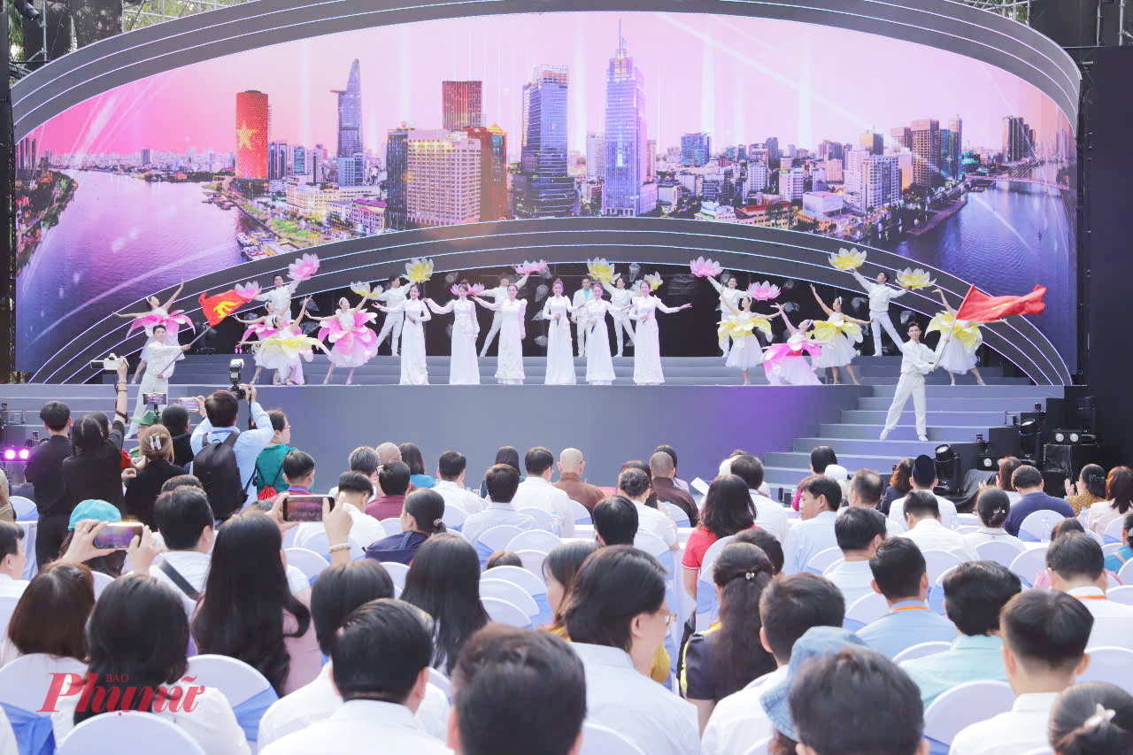 Chương trình văn nghệ tại lễ khai mạc ngày ho65o 