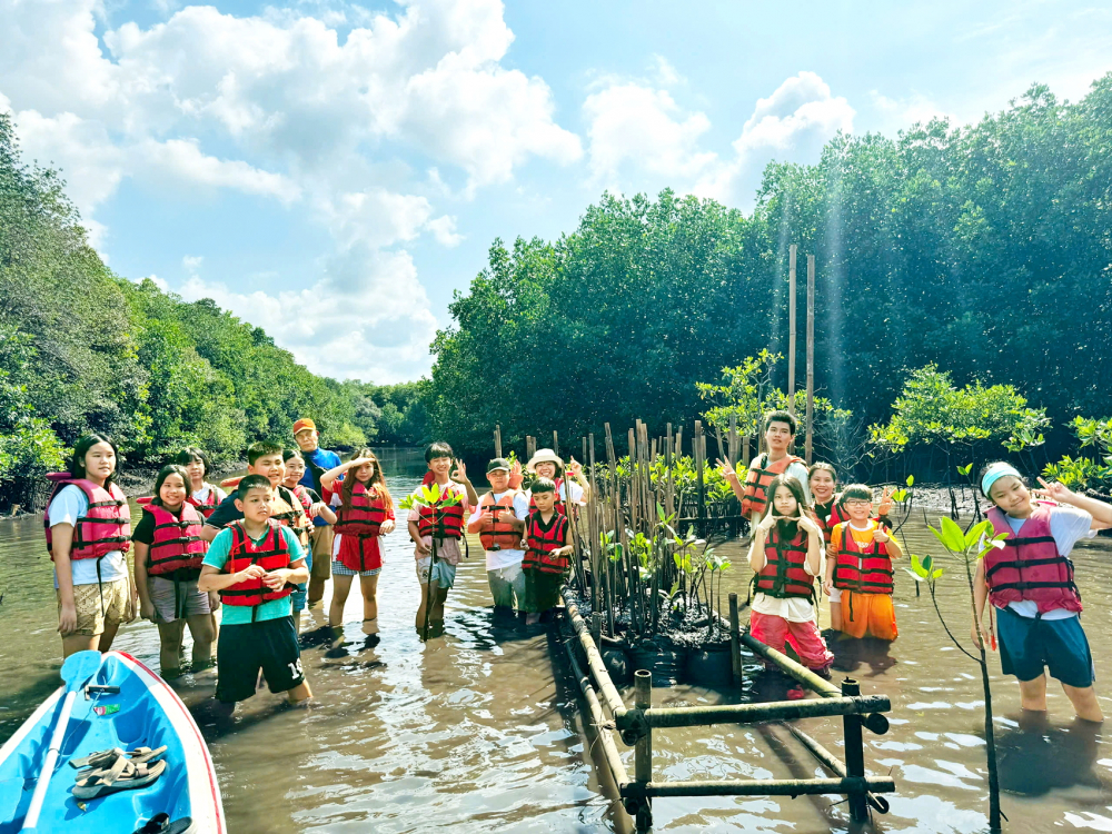 Trẻ hòa mình với thiên nhiên trong trại hè - Nguồn ảnh: Trường ngoại khóa TOMATO