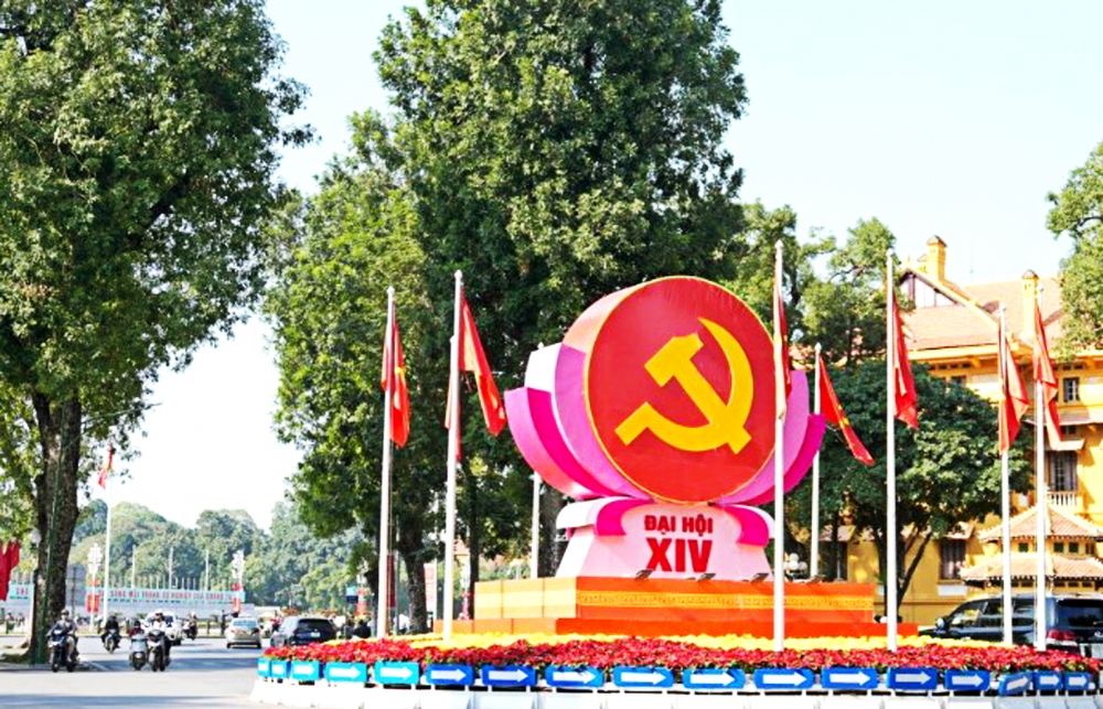 Hình ảnh tuyên truyền Đại hội XIV tại nút giao Điện Biên Phủ - Độc Lập - Chu Văn An (Hà Nội)