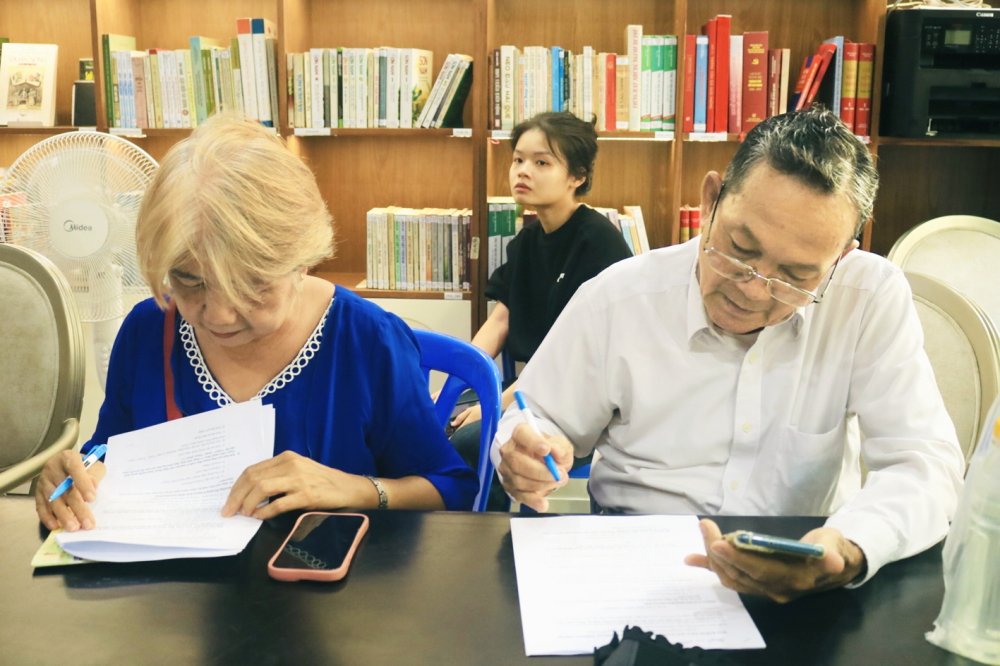 Dưỡng lão tại gia: Khi nhà không chỉ là nơi để ở Vợ chồng bà Nguyễn Bạch Tuyết thường đi khá xa để đến nơi sinh hoạt, vui chơi cùng bạn bè - ẢNH: NHÃ CHÂN