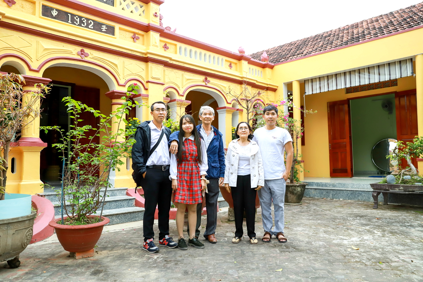 Gia đình tác giả cùng nhau chụp ảnh tết