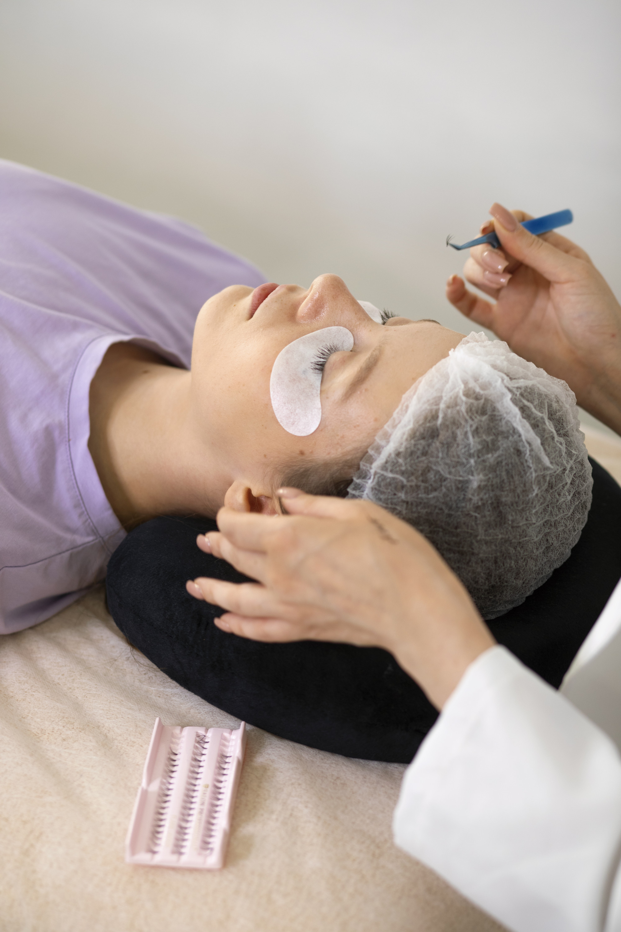 Trước khi quyết định nối mi cần nắm rõ ìm hiểu kỹ để đảm bảo hiệu quả thẩm mỹ và an toàn cho mi tự nhiên.một số thông tin quan trọng. Ảnh minh hoạ: Freepik