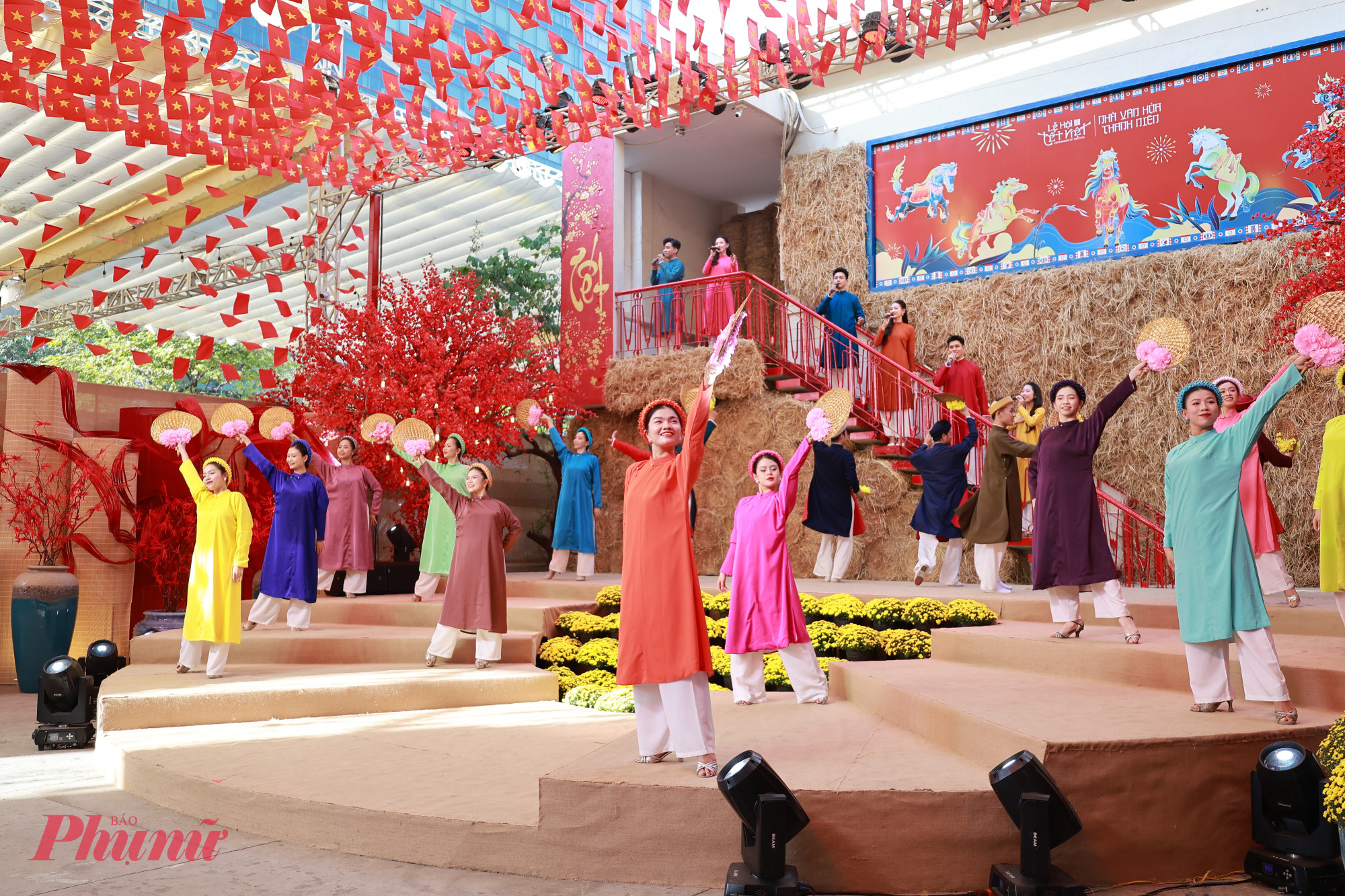 Văn nghệ mở đầu lễ khai mạc 