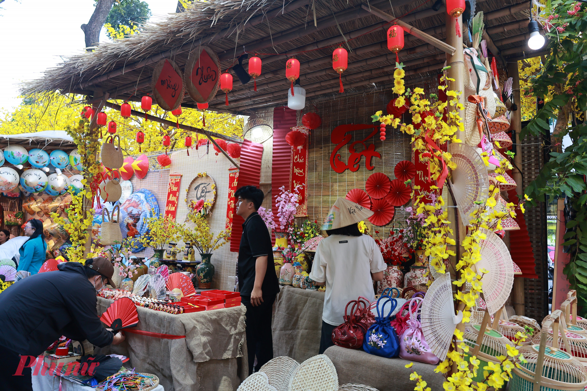 Những gian hàng đậm chất miền quê Việt