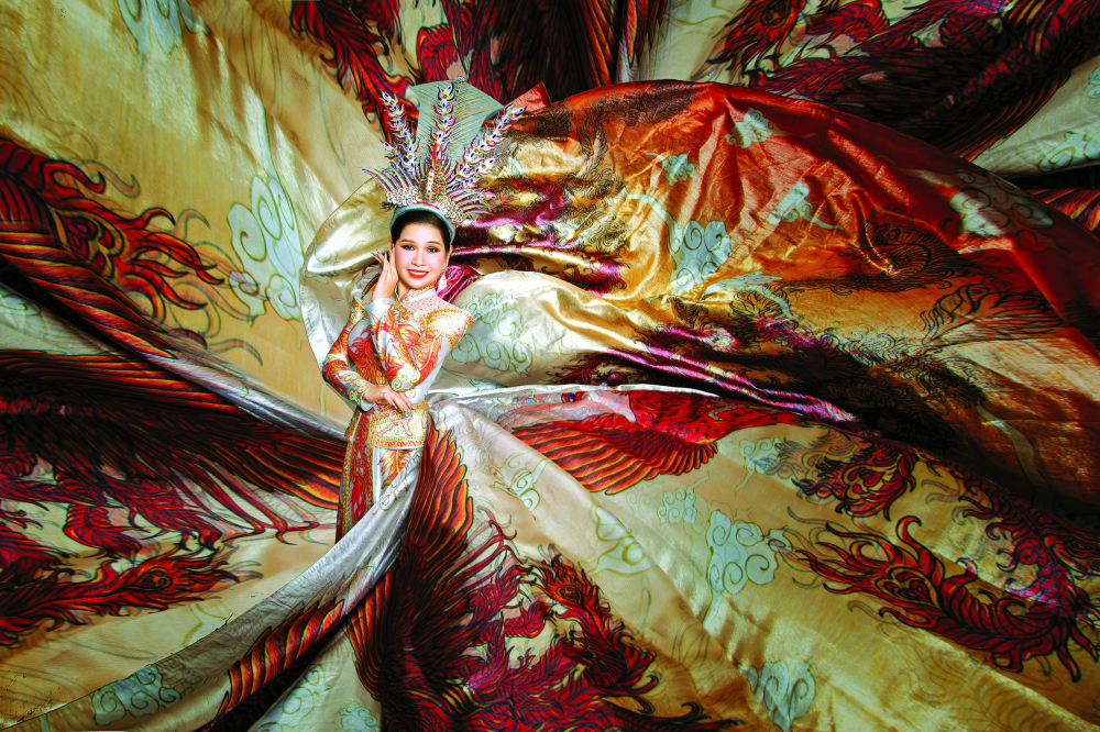 Nghệ sĩ nhân dân Hồ Ngọc Trinh: Thành công của một hành trình bền bỉ Hồ Ngọc Trinh - 1 trong 2 nghệ sĩ nhân dân trẻ nhất của Việt Nam hiện nay