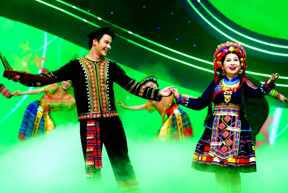 Nghệ sĩ nhân dân Hồ Ngọc Trinh: Thành công của một hành trình bền bỉ Nghệ sĩ nhân dân Hồ Ngọc Trinh và Nghệ sĩ ưu tú Võ Minh Lâm trong chương trình Vầng trăng cổ nhạc