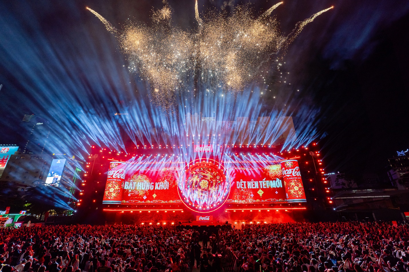 Không gian lễ hội sôi động của Coca-Cola Tết Fest 2026 - Ảnh: N.T