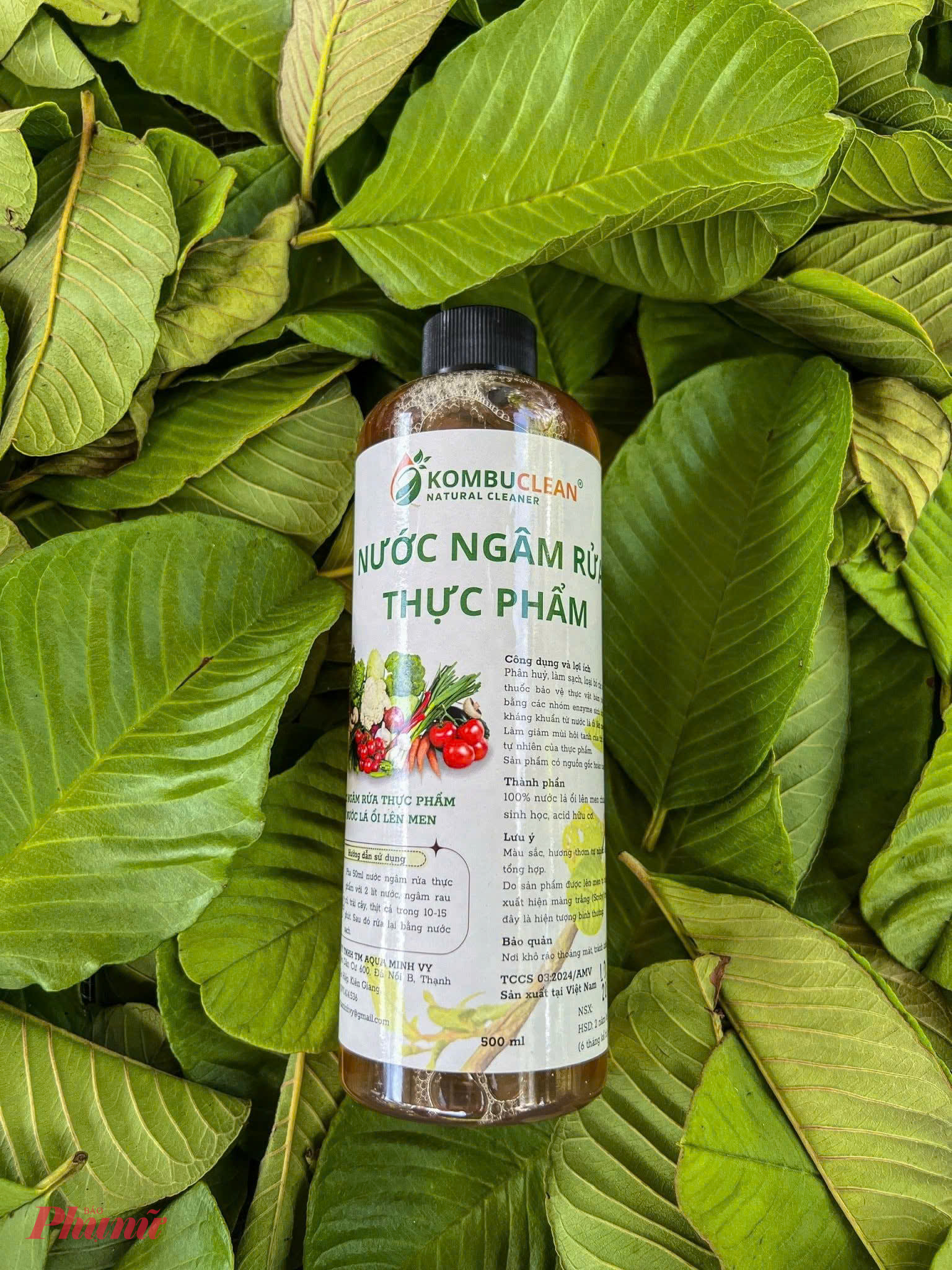 Sản phẩm nước rửa chén sinh học từ lá ổi - Ảnh NVCC