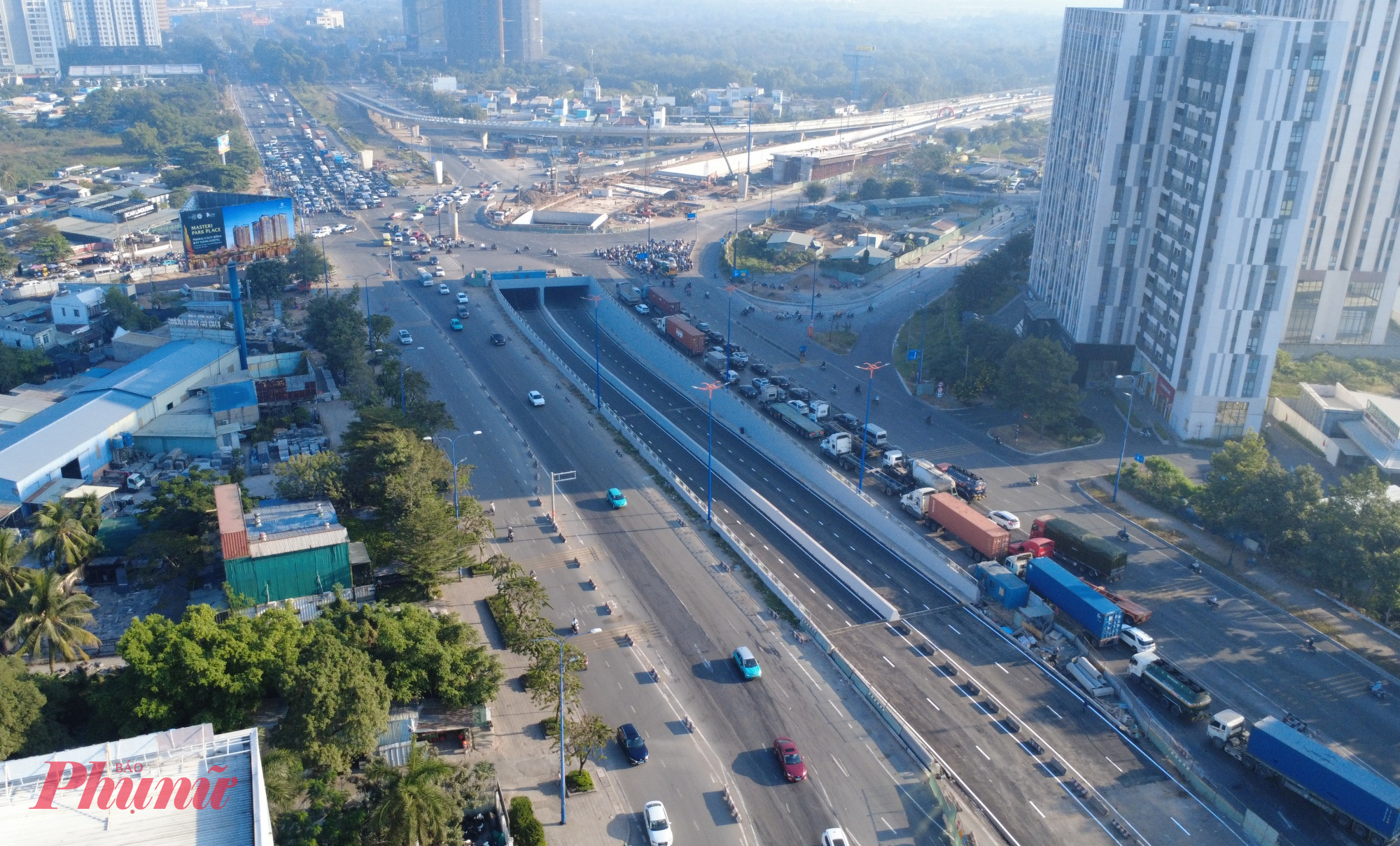 Việc thông xe hầm chui cuối cùng tại nút giao An Phú có ý nghĩa rất quan trọng khi giúp làm giảm kẹt xe đến 80% tại khu vực này. 