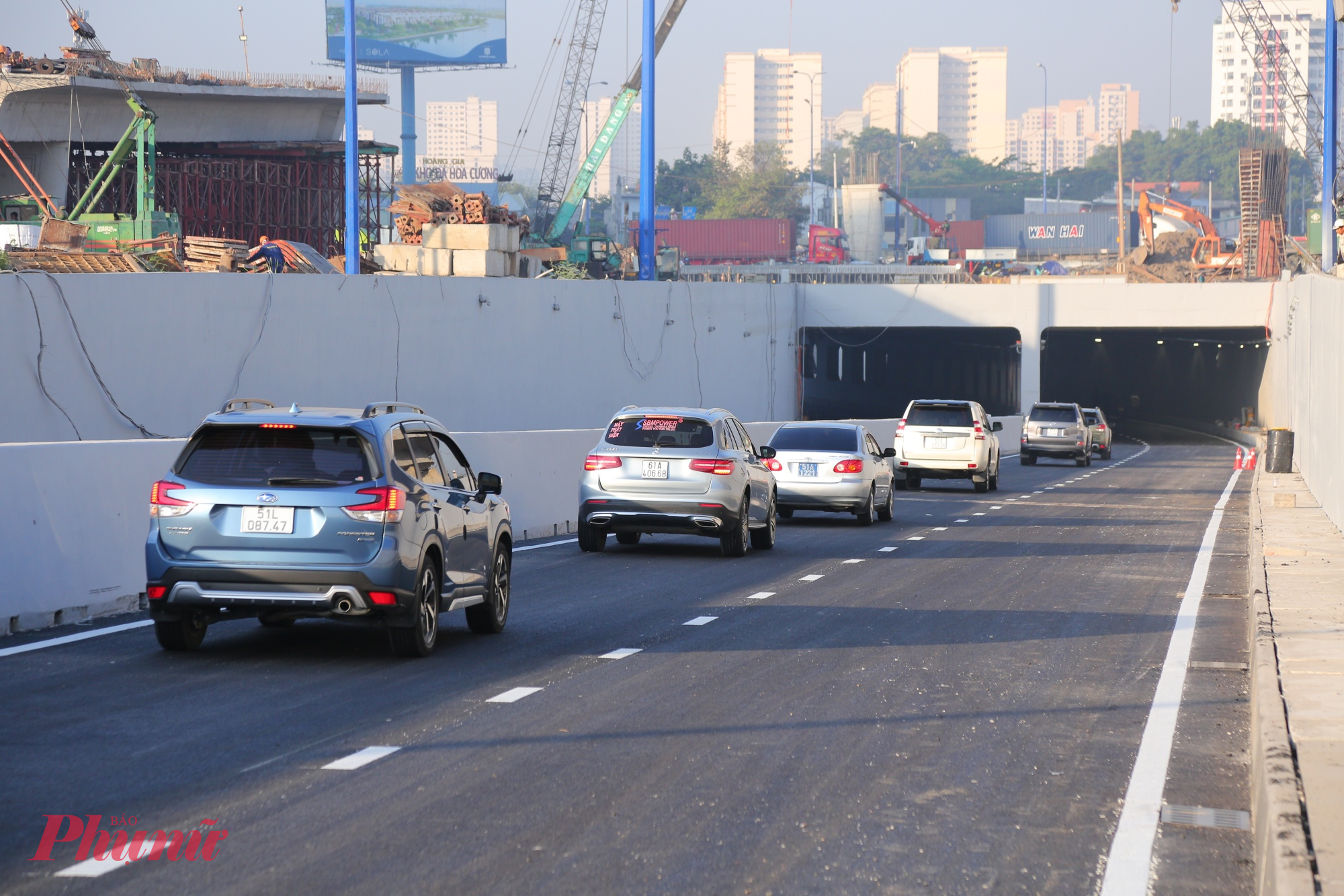 Theo thiết kế cơ sở được phê duyệt, sau khi hoàn thành, tuyến hầm HC1-02 sẽ nối tuyến hầm HC1-01 và phục vụ cho các phương tiện xe cơ giới lưu thông 02 chiều (mỗi chiều 02 làn xe) hướng hầm sông Sài Gòn đi đường dẫn cao tốc Thành phố Hồ Chí Minh - Long Thành - Dầu Giây (cao tốc HLD). Sau khi thông 02 hầm, Ban Giao thông sẽ đóng phạm vi lối ra vào tạm hầm HC1-01 hiện hữu.