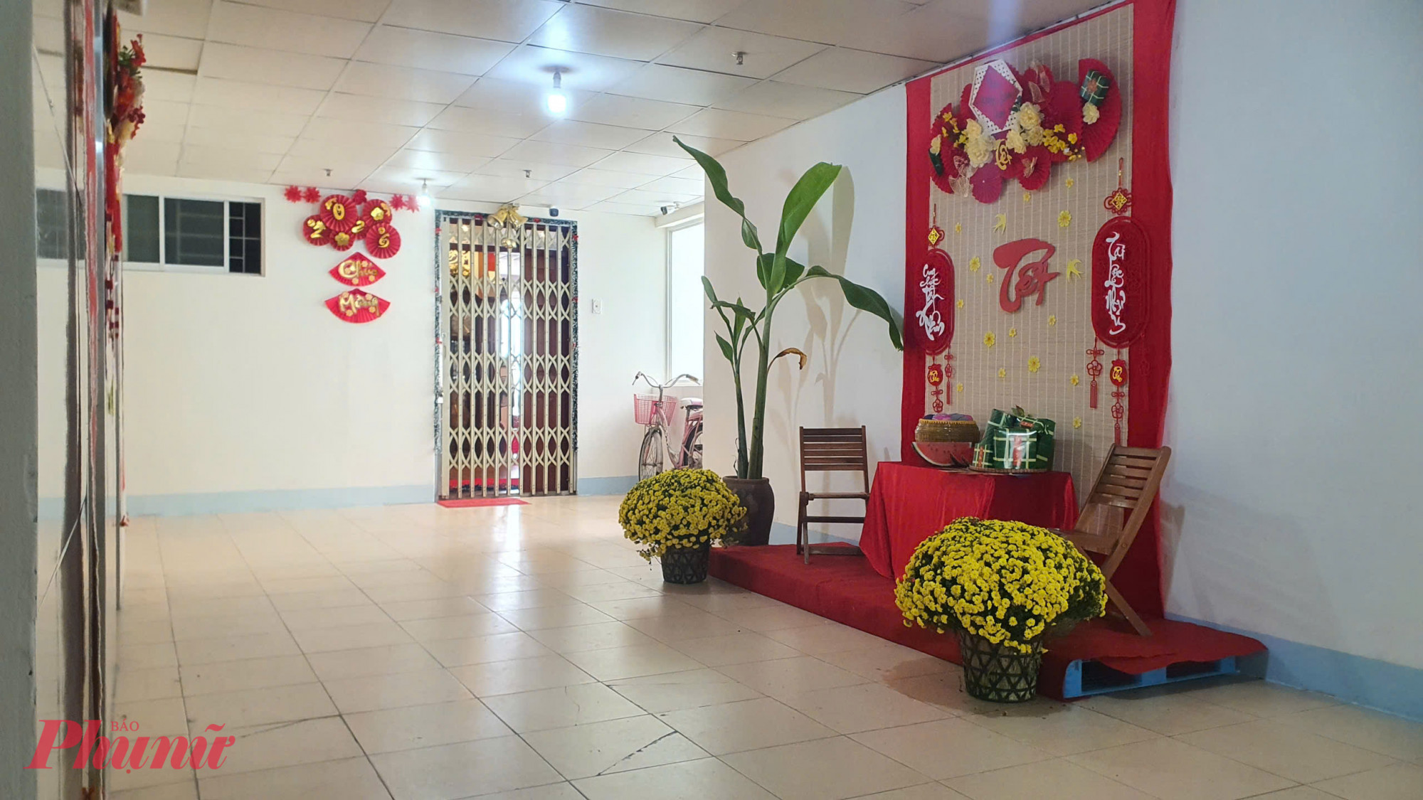 Mỗi người chung tay tạo góc nhỏ ấm áp mang hương vị Tết ở chung cư.