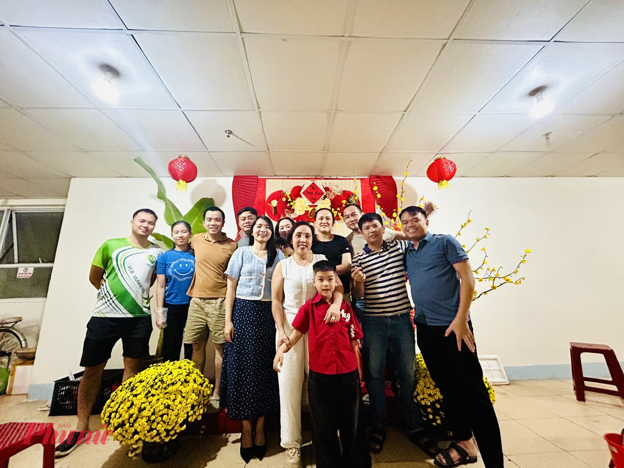 Dù là xóm mới trên tầng cao, sự gắn kết của những người tha hương đã làm nên sợi dây gắn kết đầy tình cảm.