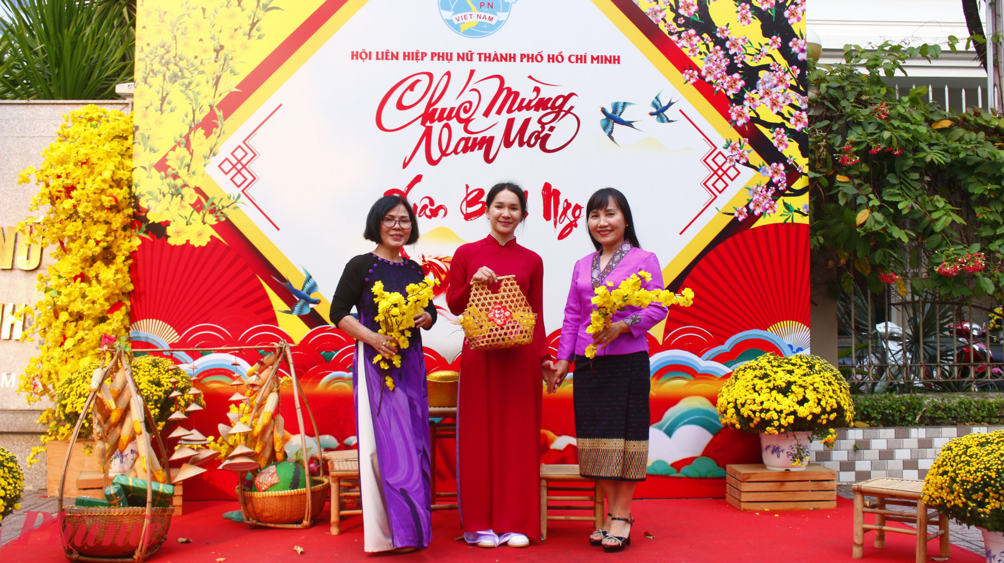 Góc tết tại trụ sở Hội LHPN TPHCM cũng rực rỡ sắc màu