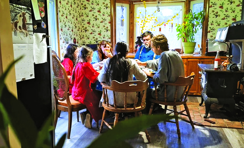 Bữa cơm đoàn viên của gia đình ngày mùng Một tết