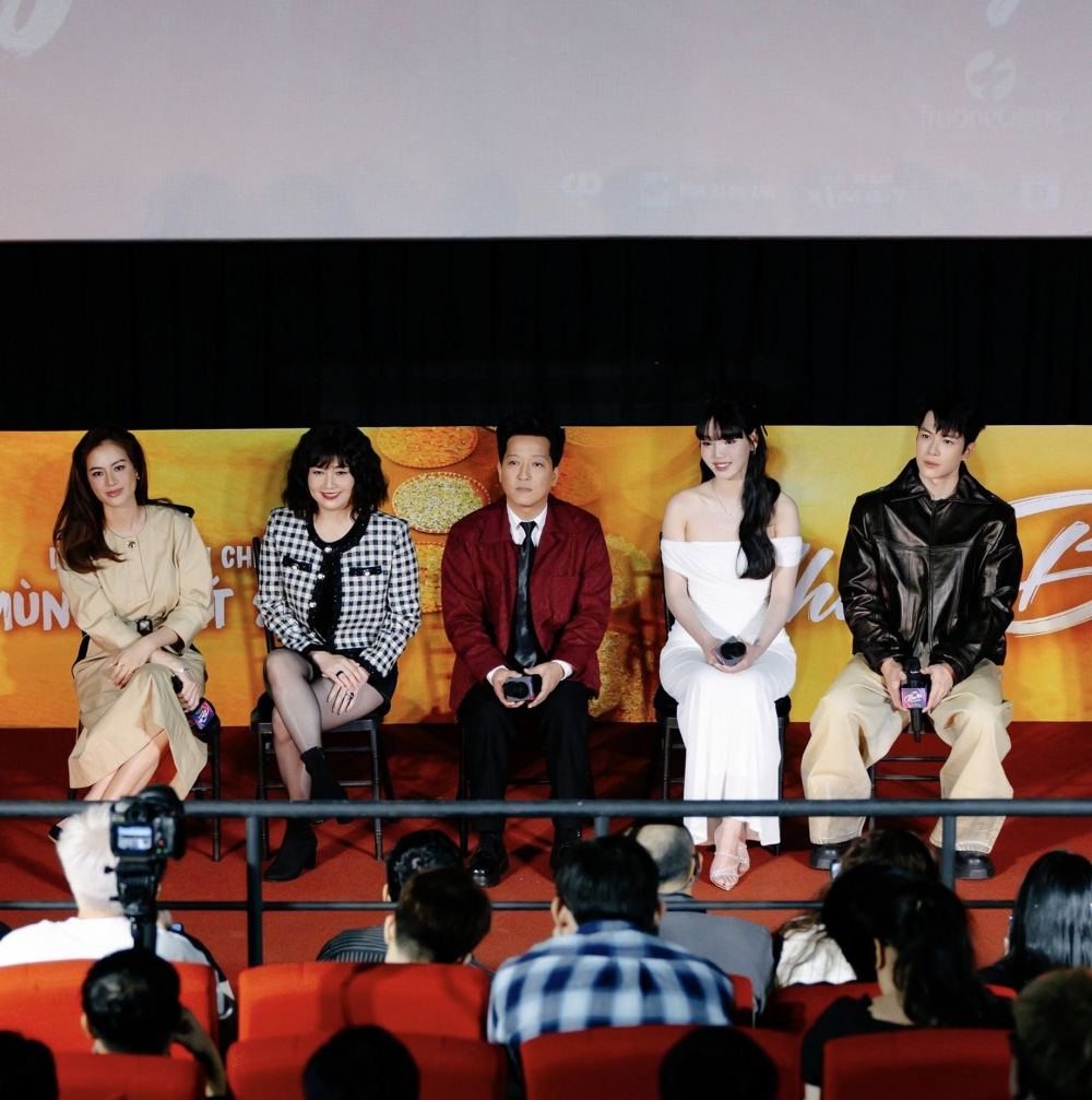 Các diễn viên tại buổi ra mắt phim Nhà ba tôi một phòng ngày 29/1 - Ảnh: Trường Giang