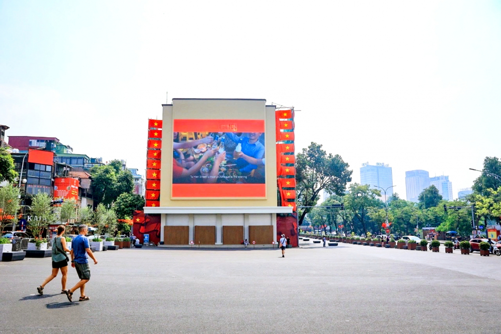 Khu vực quảng trường Đông Kinh Nghĩa Thục sau khi được chỉnh trang hồi cuối năm 2025 - ẢNH: ANH NGỌC