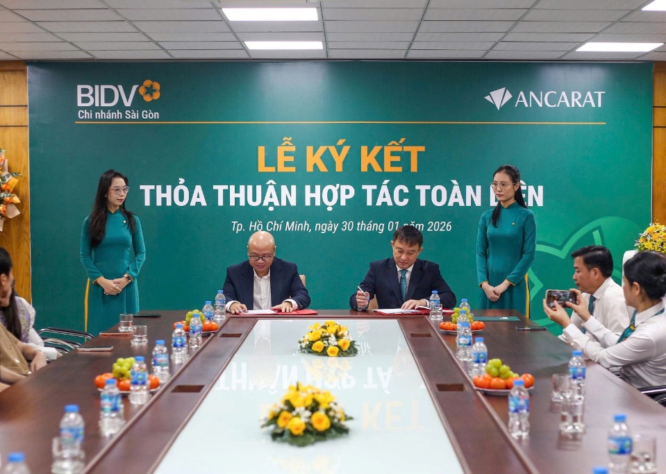 Khách mua bạc và thanh toán trên ứng dụng BIDV SmartBanking có thể nhận bạc giao ngay - Ảnh: BIDV