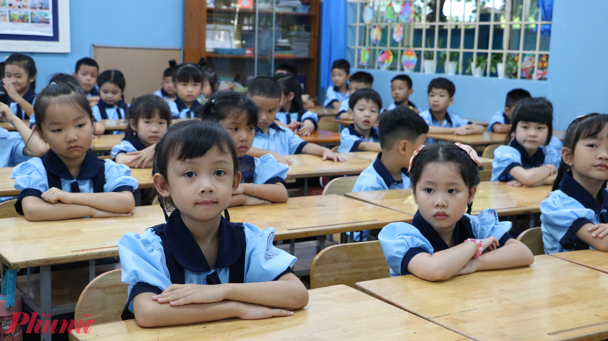Học sinh lớp Một Trường tiểu học Hiệp Tân (quận Tân Phú) trong ngày nhập học đầu tiên - Ảnh: Trang Thư