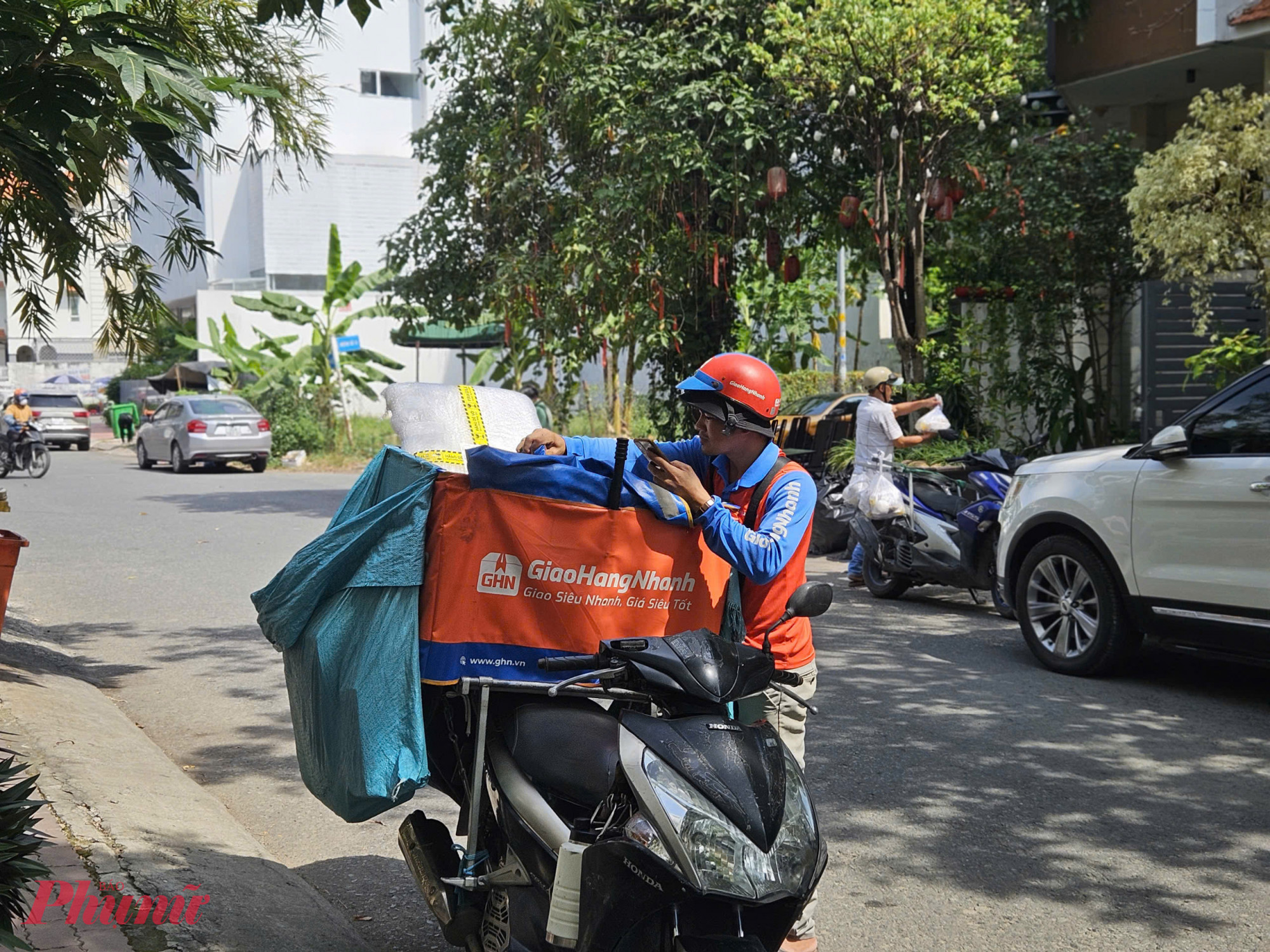 Do lượng đơn hàng thời điểm giáp tết tăng mạnh nên nhiều đơn bị chậm 