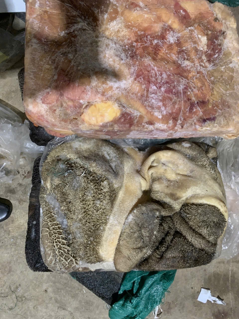 Những sản phẩm này có dấu hiệu biến đổi màu sắc, mùi bất thường, không bảo đảm yêu cầu vệ sinh an toàn thực phẩm