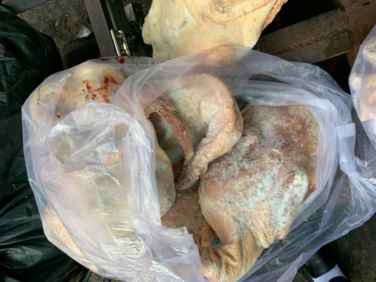 Thực phẩm không rõ nguồn gốc, không đảm bảo an toàn thực phẩm được phát hiện qua kiểm tra tại cơ sở