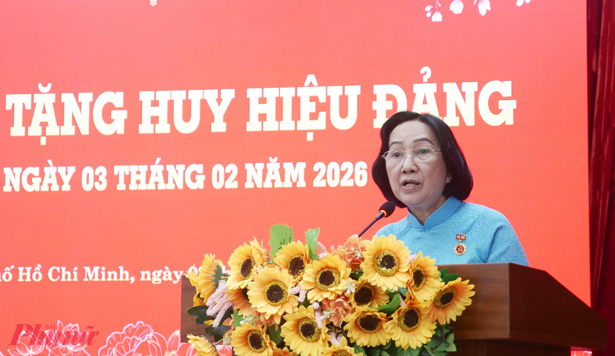 Bà Trương Thị Ánh - Bí thư Chi bộ, Phó Chủ tịch Hội bảo trợ bệnh nhân nghèo thành phố - phát biểu chia sẻ cảm nghĩ tại hội nghị - Ảnh: Trang Nguyễn